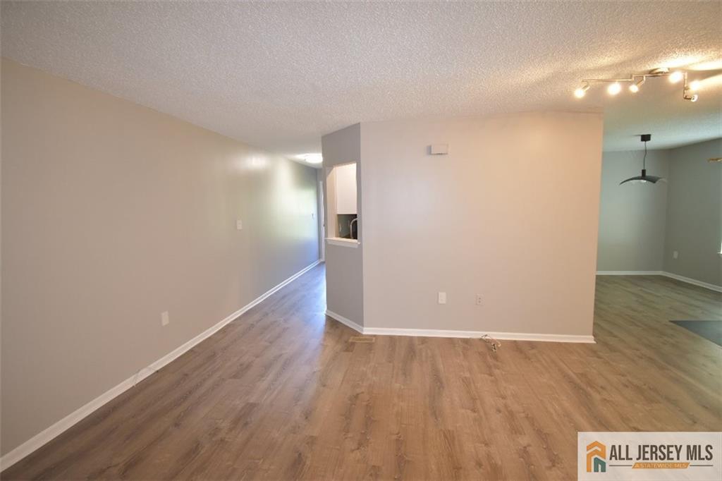 49 Farnham Square Sayreville, NJ 08859 - Photo 6 of 23