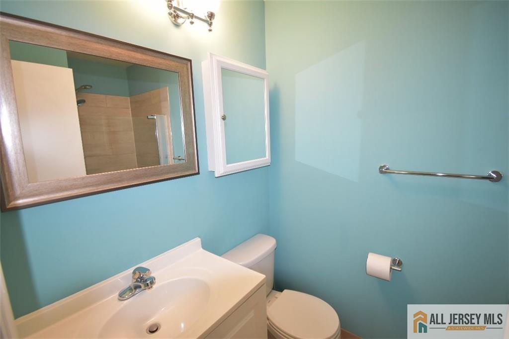 49 Farnham Square Sayreville, NJ 08859 - Photo 10 of 23