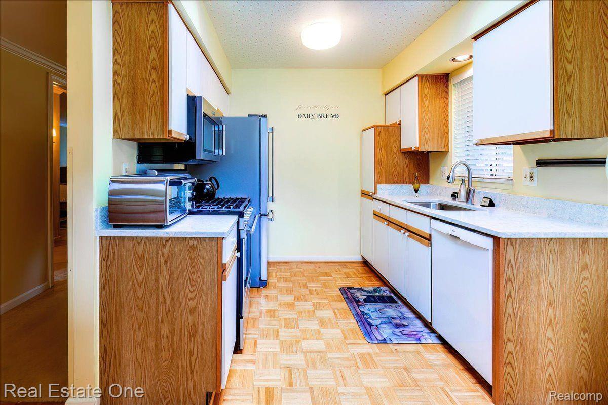 951 Wexford Way Rochester, MI 48307 - Photo 17 of 46 Gallery Image 17