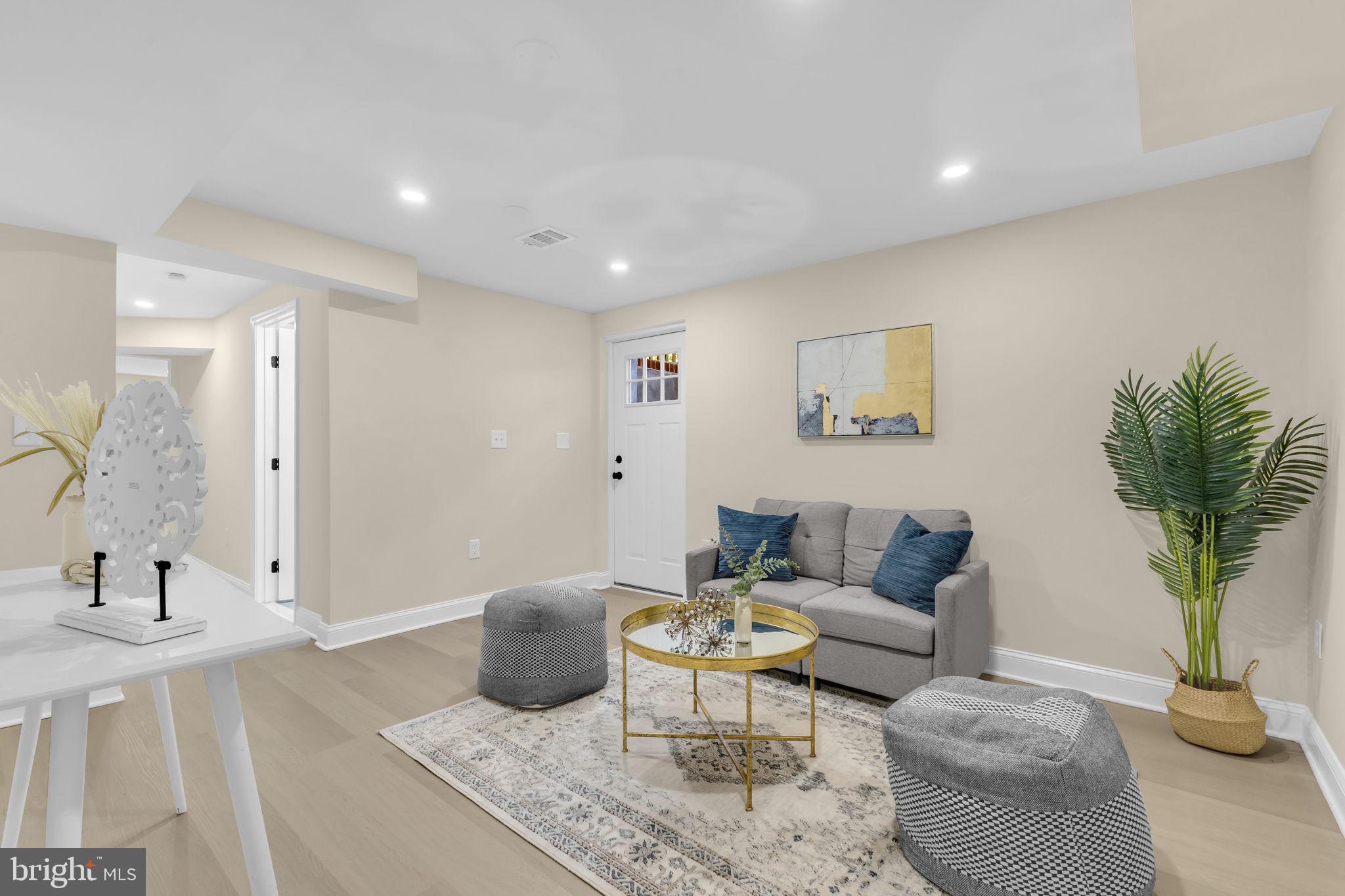 6400 Inwood Drive Springfield, VA 22150 - Photo 23 of 37 a living room with furniture and a potted plant