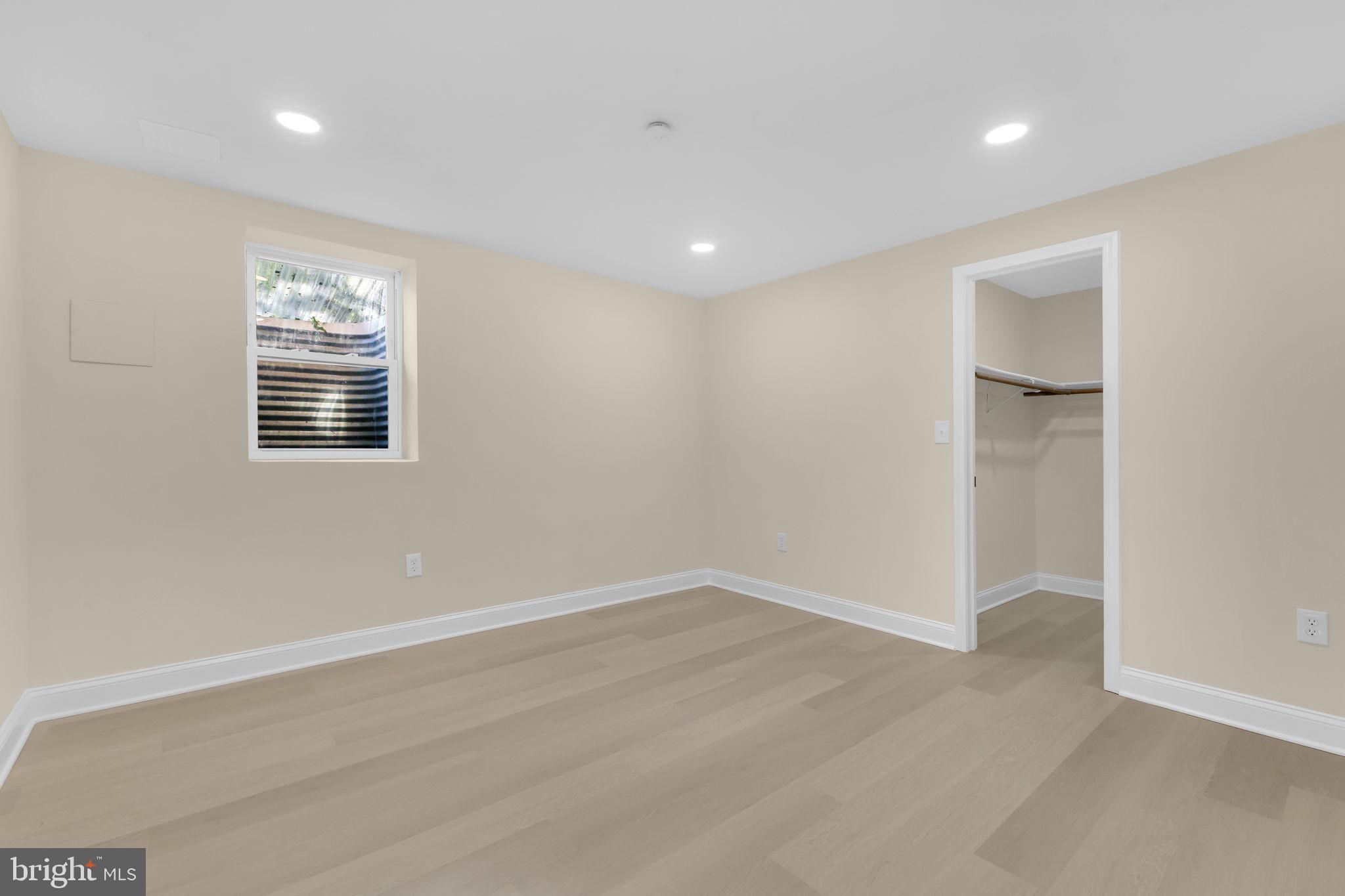 6400 Inwood Drive Springfield, VA 22150 - Photo 26 of 37 an empty room with windows and closet