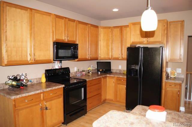 2008 South Elba Road Lapeer, MI 48446 - Photo 10 of 31 DSC04012.jpg