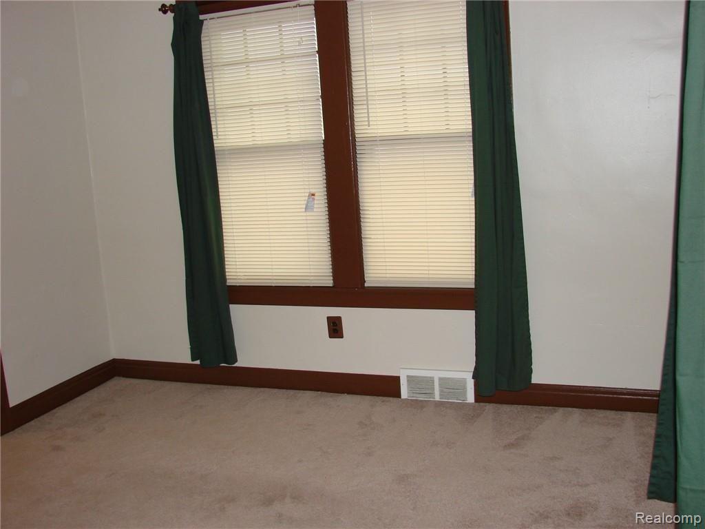 17005 Stephens Eastpointe, MI 48021 - Photo 11 of 18