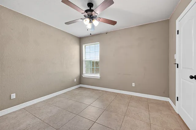 $305,000 | 504 Lexington Avenue, Clute, TX 77531