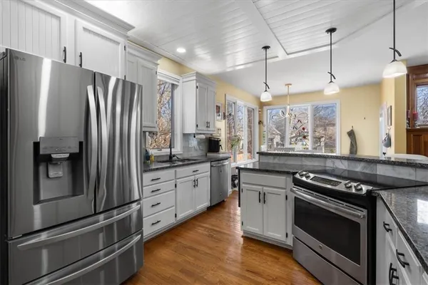 $585,000 | 2219 Southwest Park Avenue, Blue Springs, MO 64015