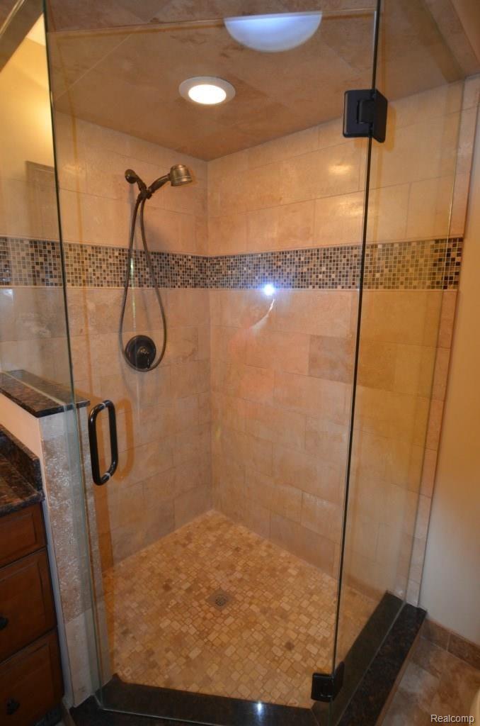 8620 Eaton Road Davisburg, MI 48350 - Photo 22 of 55 DRAMATIC HOTEL QUALITY SHOWER