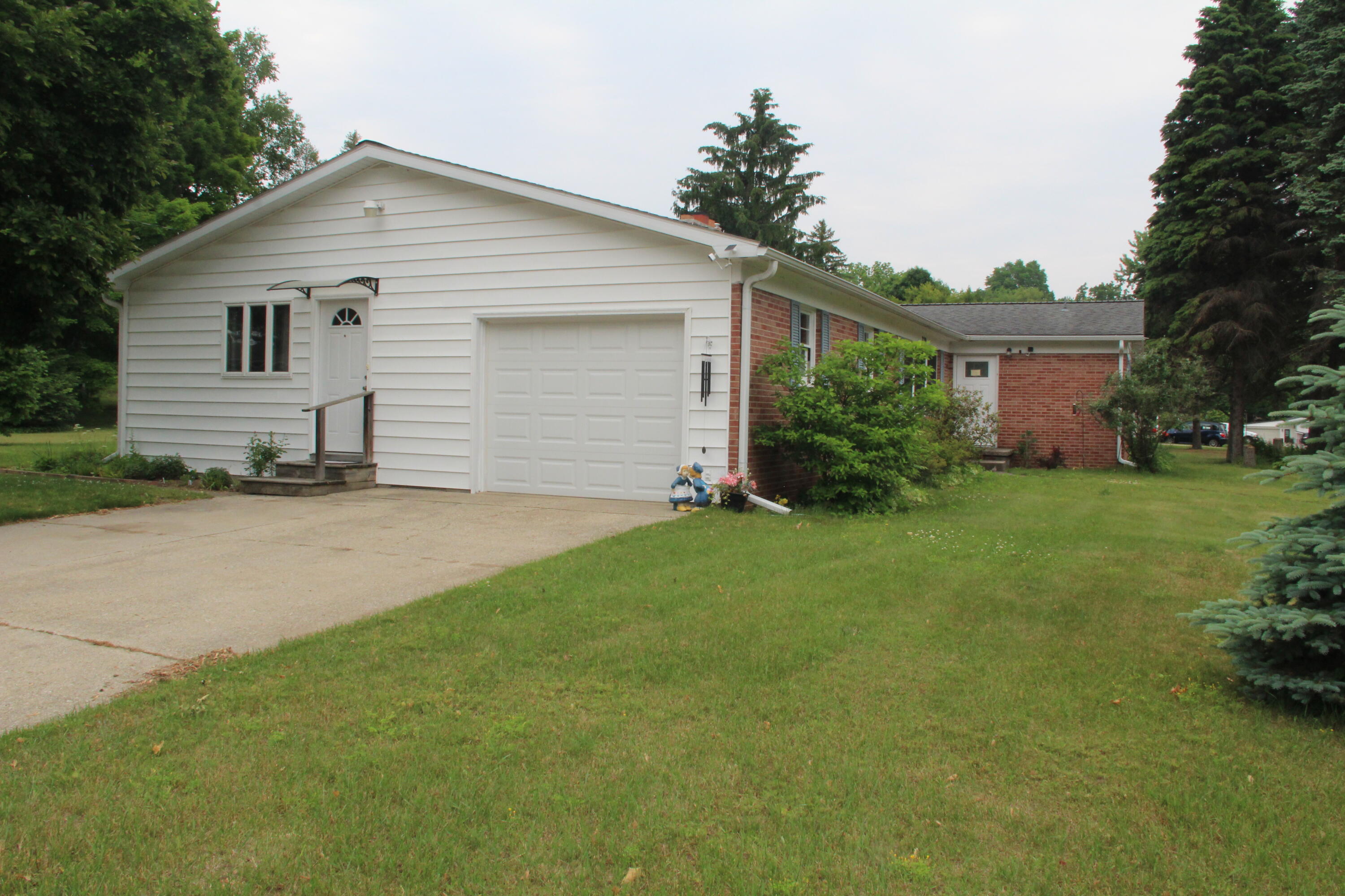 229 Riverside Drive Hart, MI 49420 - Photo 8 of 40 IMG_7601