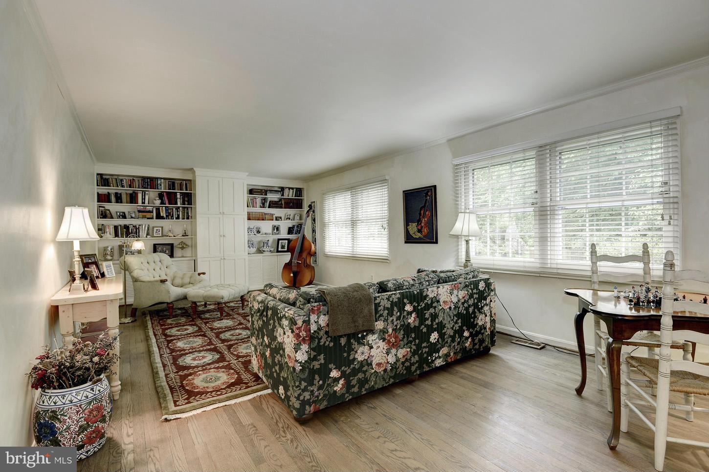 3127 Birchtree Lane Silver Spring, MD 20906 - Photo 13 of 30 Living Room