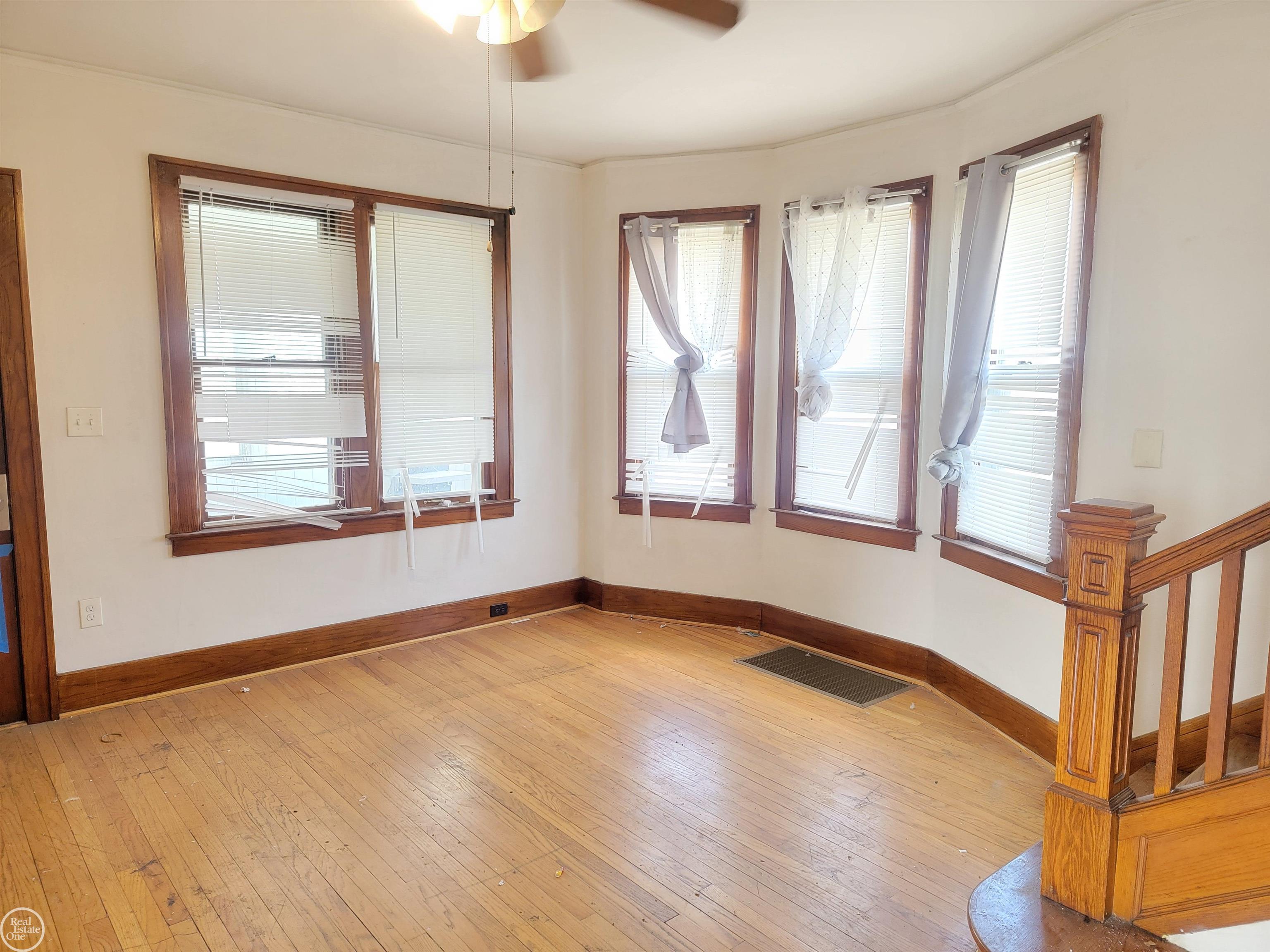 15350 East 10 Mile Road Eastpointe, MI 48021 - Photo 7 of 16