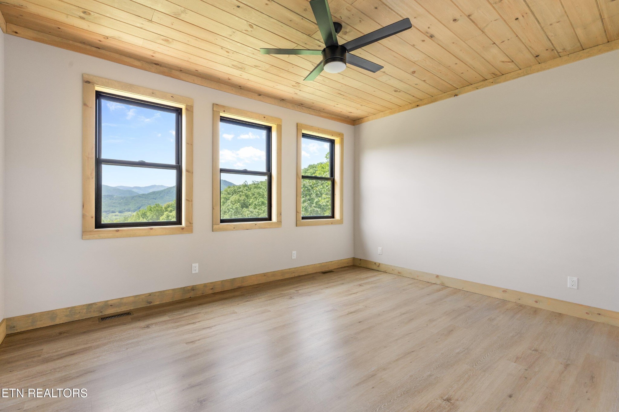 2959 Mockingbird Way Sevierville, TN 37862 - Photo 38 of 56