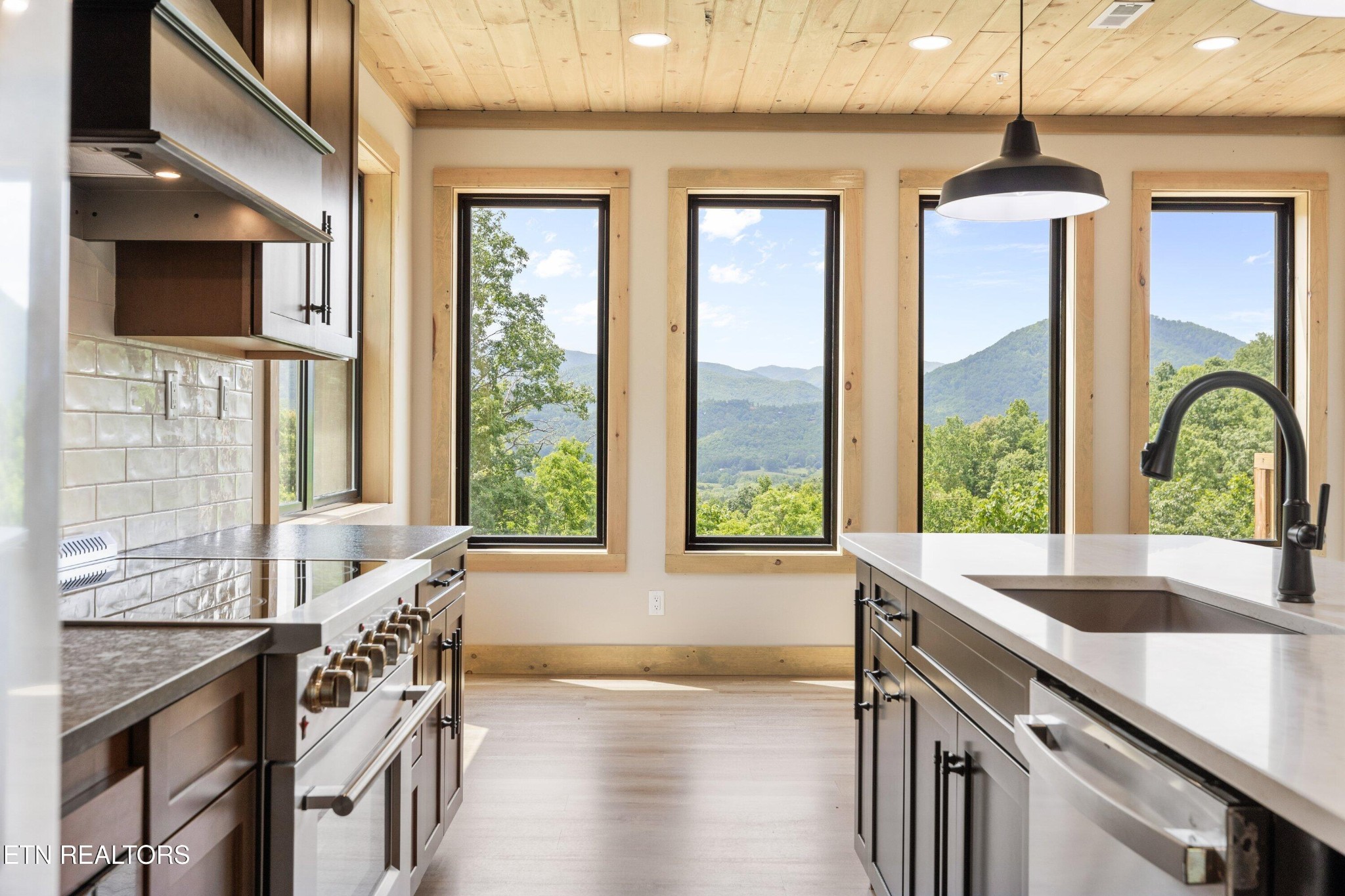 2959 Mockingbird Way Sevierville, TN 37862 - Photo 7 of 56