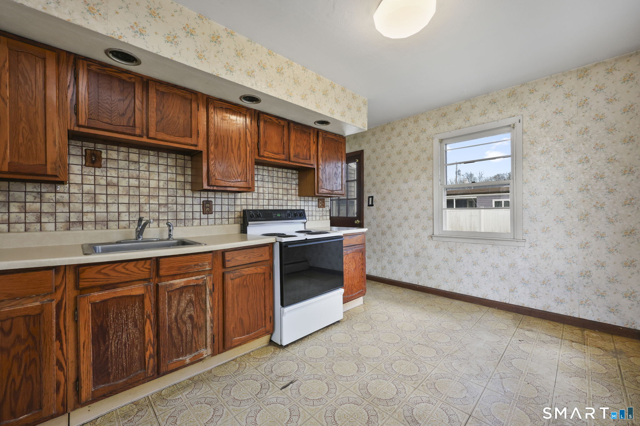 51 Fair Sailing Road West Haven, CT 06516 - Photo 11 of 30