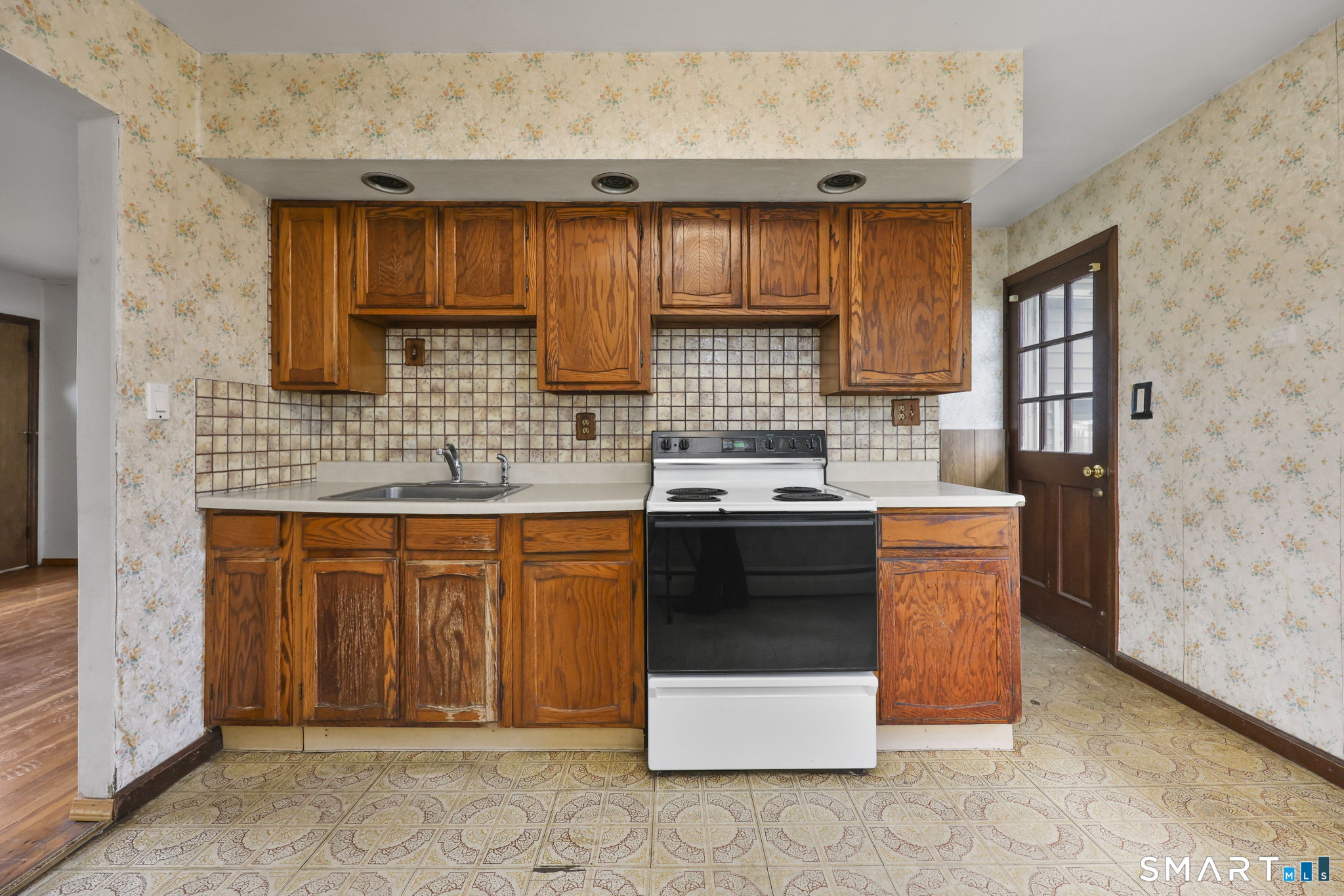 51 Fair Sailing Road West Haven, CT 06516 - Photo 12 of 30