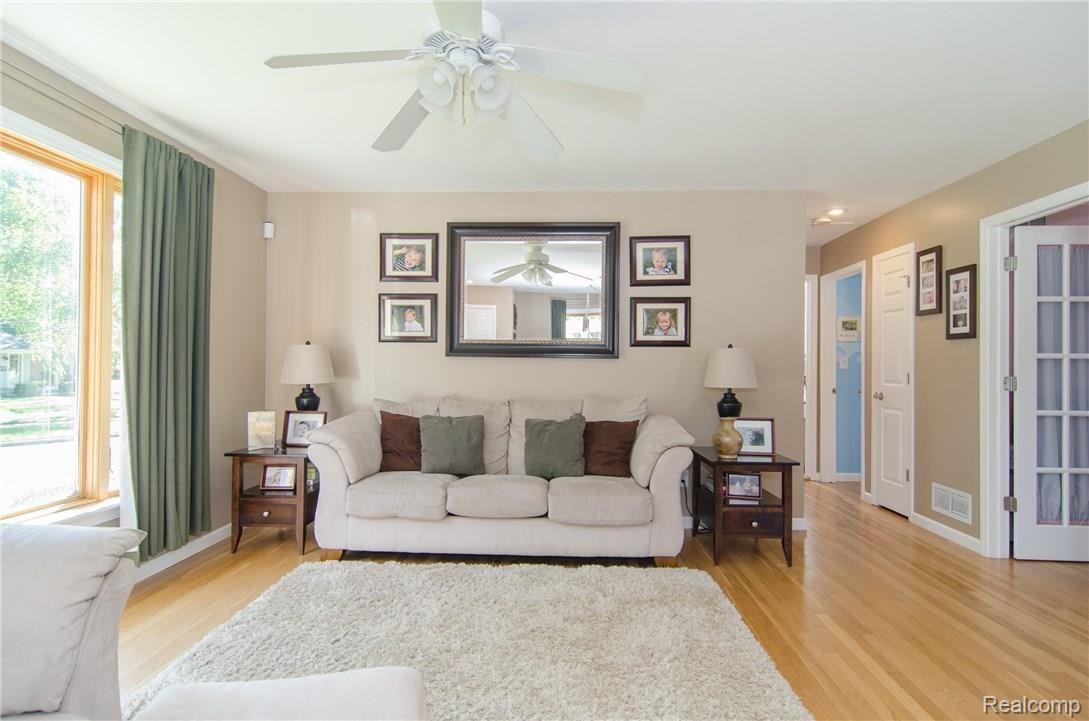 202 Winry Drive Rochester, MI 48307 - Photo 4 of 33 GRU_2902.jpg