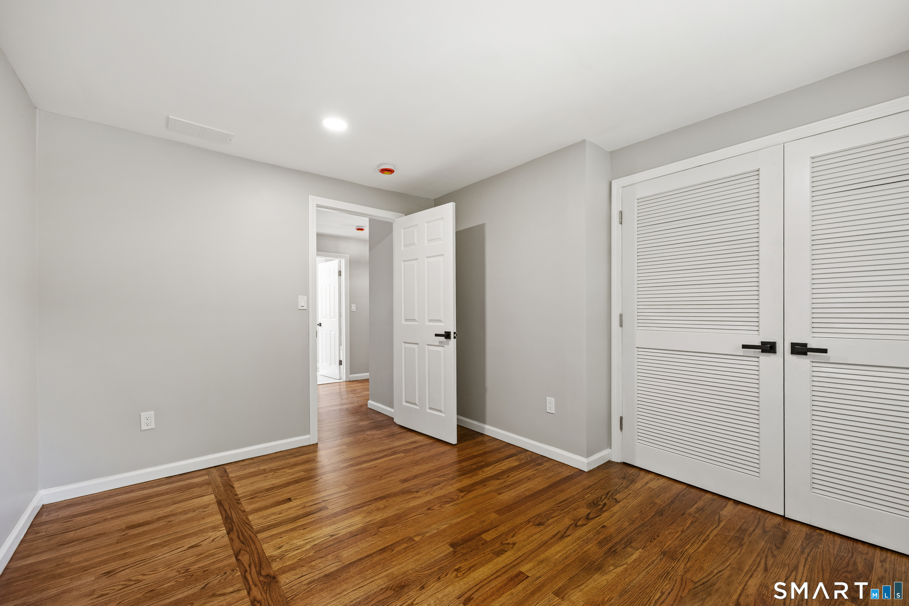 1044 Dunbar Hill Road Hamden, CT 06514 - Photo 20 of 36