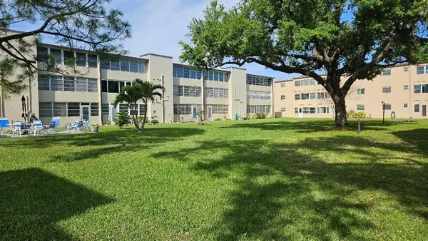 $159,900 | 4600 98th Way North, Unit 210, St. Petersburg, FL 33708