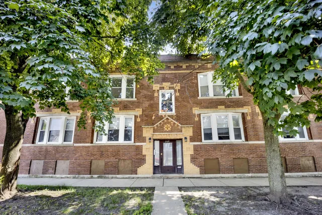 $2,500 | 2519 West Altgeld Street, Unit 1E, Chicago, IL 60647