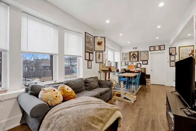 $2,500 | 2519 West Altgeld Street, Unit 1E, Chicago, IL 60647