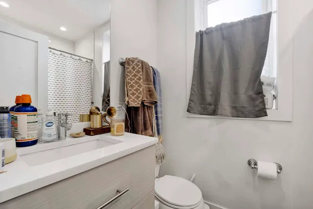 $2,500 | 2519 West Altgeld Street, Unit 1E, Chicago, IL 60647