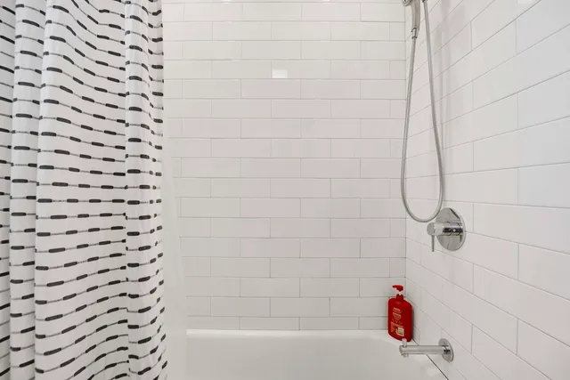 $2,500 | 2519 West Altgeld Street, Unit 1E, Chicago, IL 60647