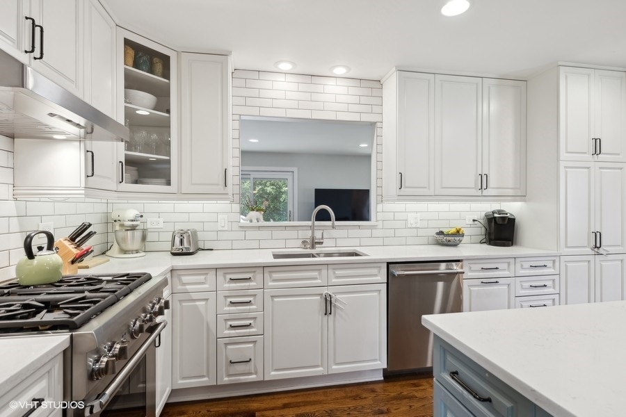 3912 Brett Lane Glenview, IL 60026 - Photo 11 of 33