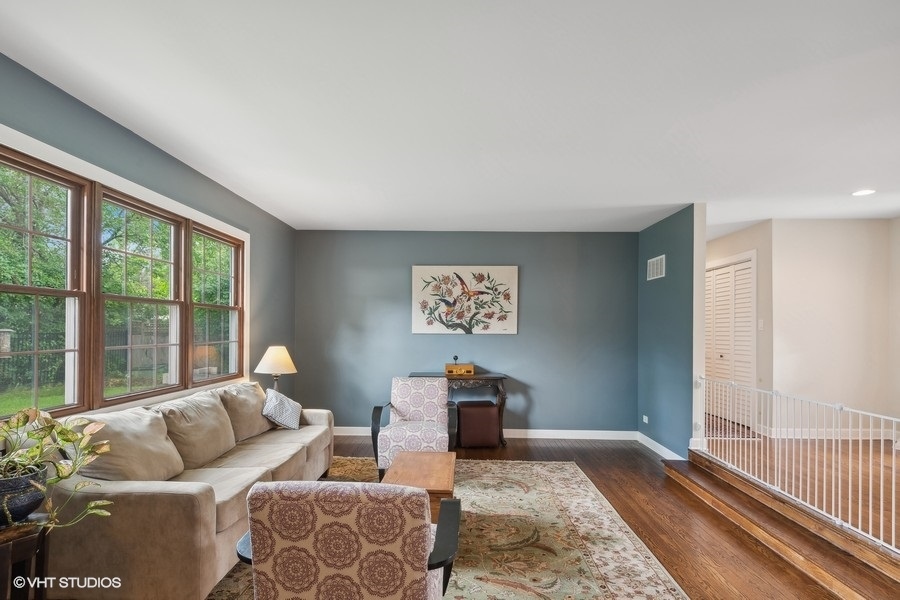 3912 Brett Lane Glenview, IL 60026 - Photo 4 of 33