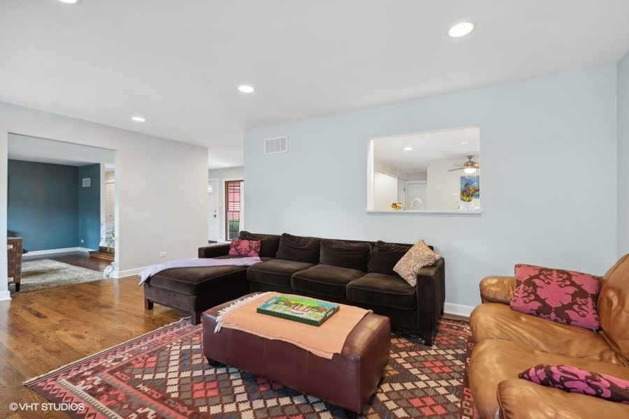 3912 Brett Lane Glenview, IL 60026 - Photo 5 of 33