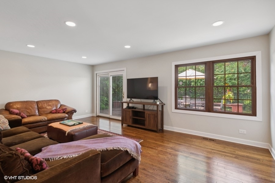 3912 Brett Lane Glenview, IL 60026 - Photo 6 of 33