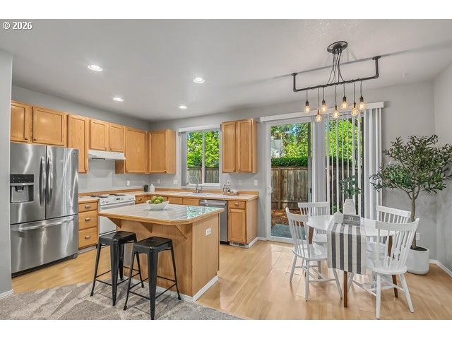 18653 Southwest Cascade Drive Beaverton, OR 97003 - Photo 8 of 27 Kitchen/Dining Room