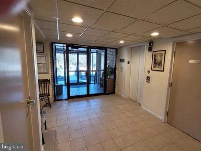 a view of entryway with a projector