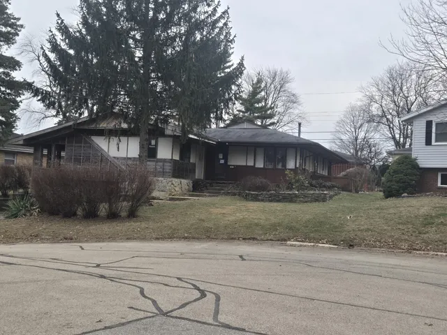 $179,900 | 2 Walton Place, Normal, IL 61761