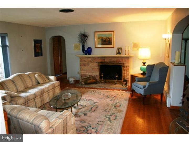 233 South Pleasantview Road Pottstown, PA 19464 - Photo 11 of 25 Living Room