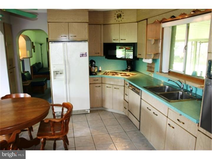 233 South Pleasantview Road Pottstown, PA 19464 - Photo 5 of 25 Kitchen