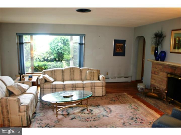 233 South Pleasantview Road Pottstown, PA 19464 - Photo 10 of 25 Living Room