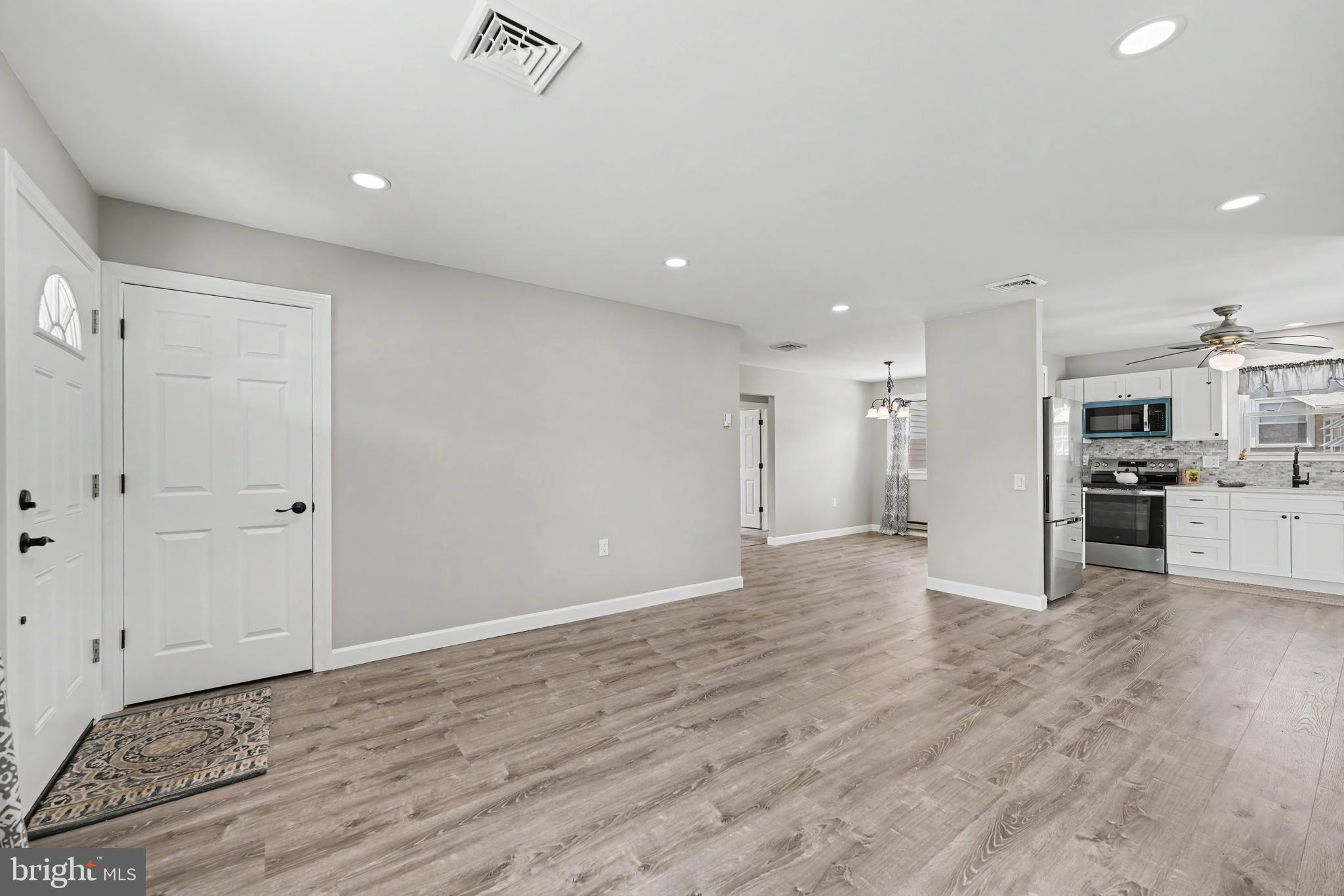 20 Hummingbird Lane Whiting, NJ 08759 - Photo 7 of 27