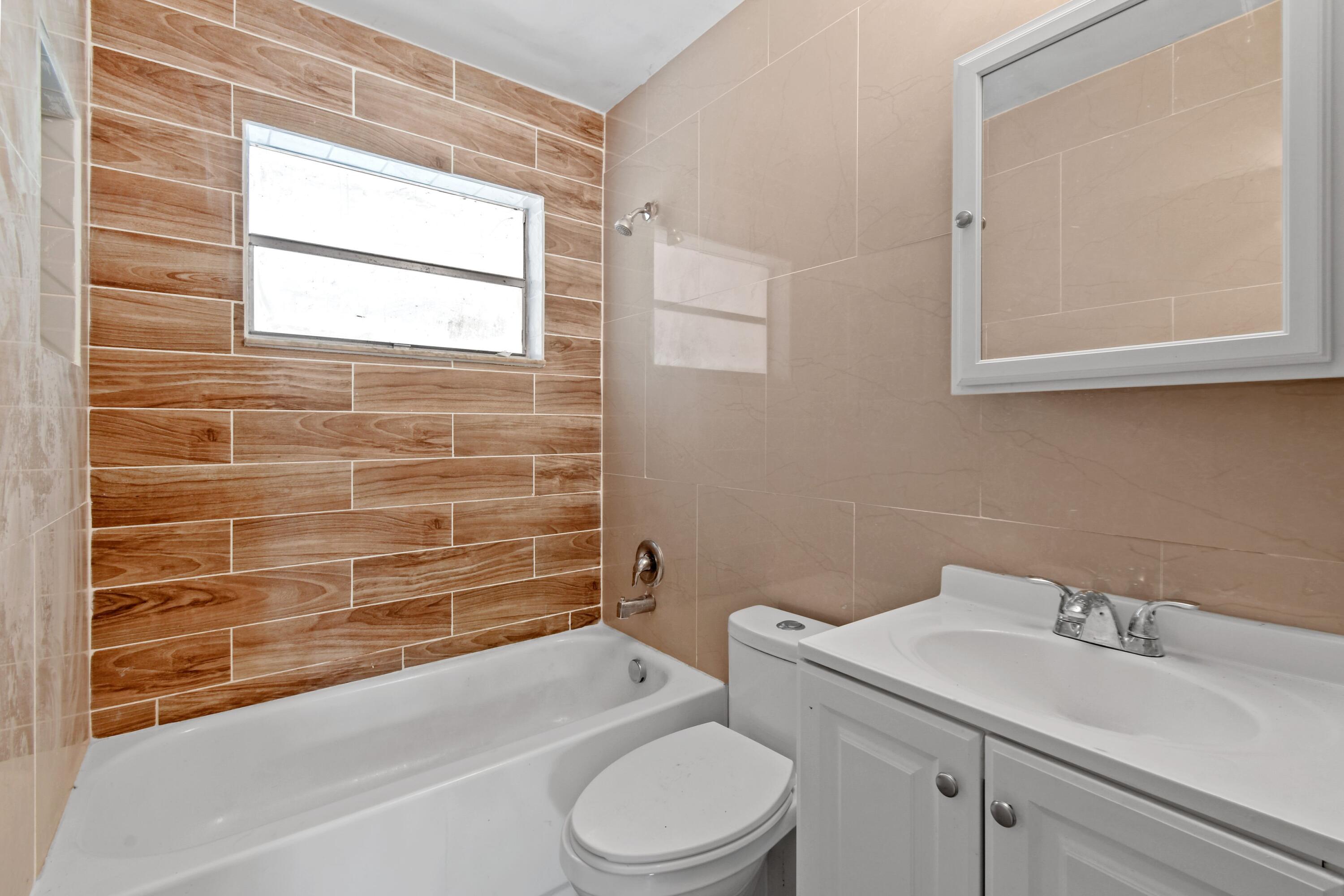 5204 3rd Road Lake Worth, FL 33467 - Photo 14 of 21 52043rdRd Bathroom 2