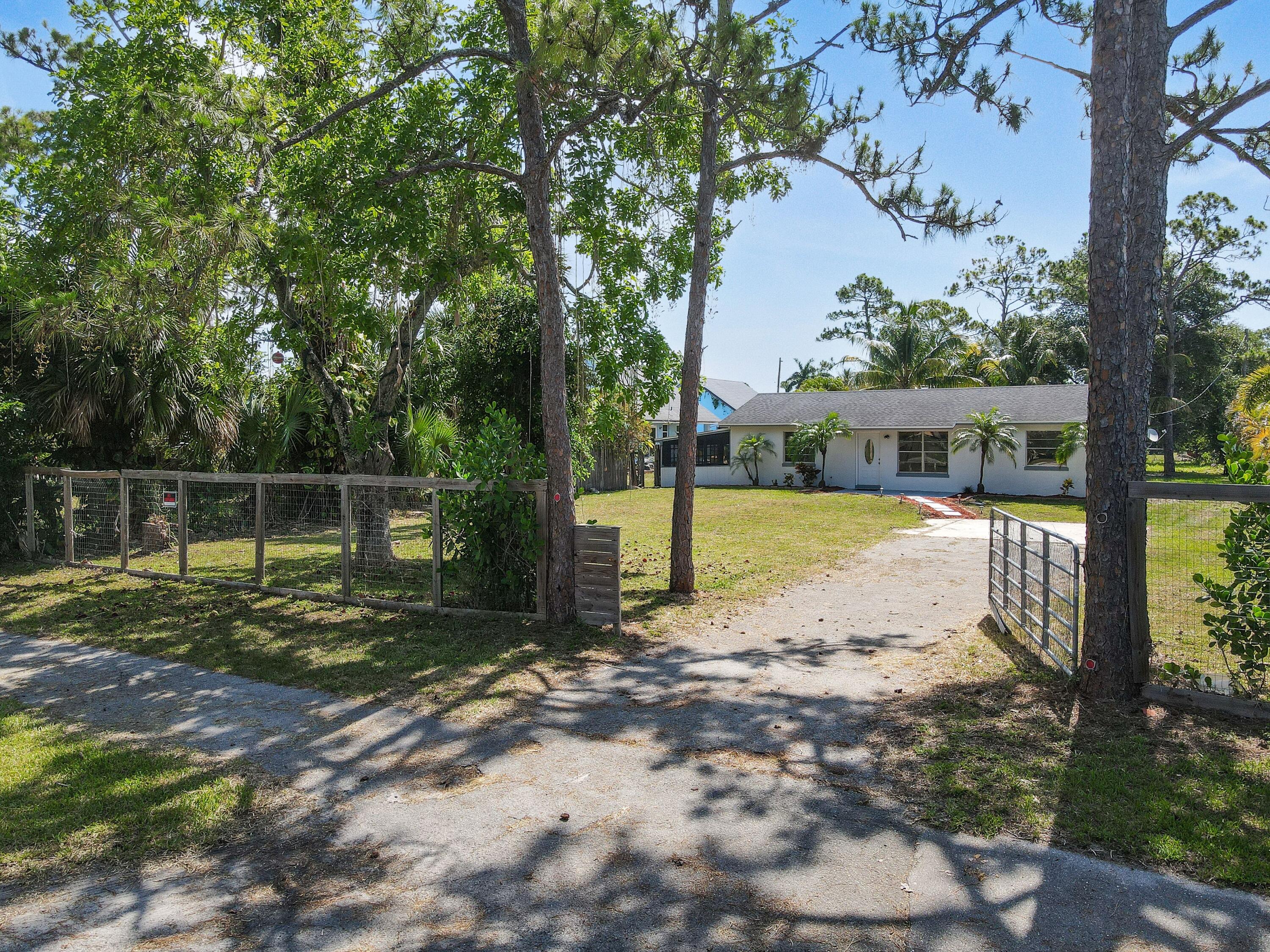 5204 3rd Road Lake Worth, FL 33467 - Photo 2 of 21 52043rdRdFront(2)