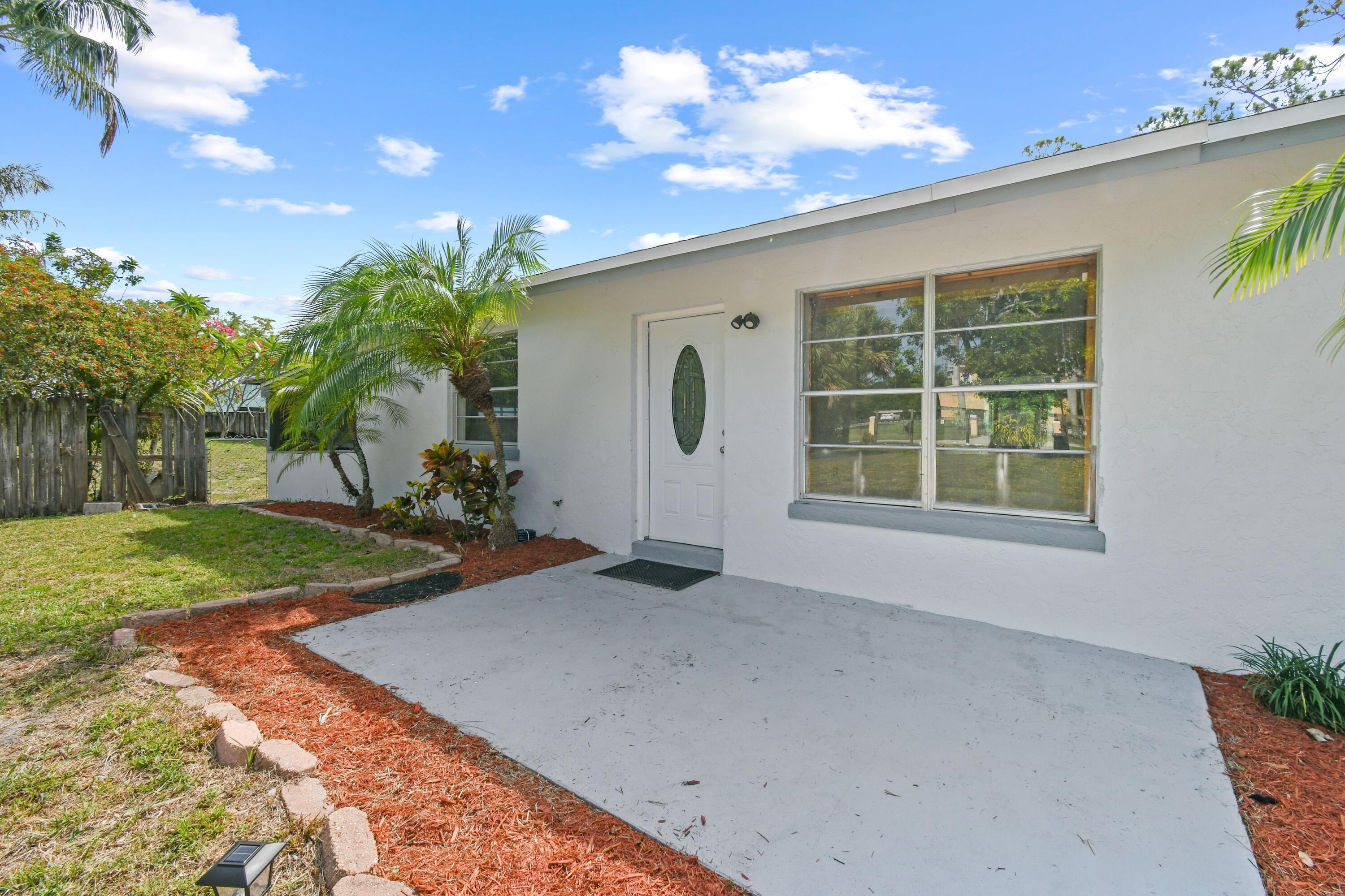 5204 3rd Road Lake Worth, FL 33467 - Photo 4 of 21 52043rdRdFront Door