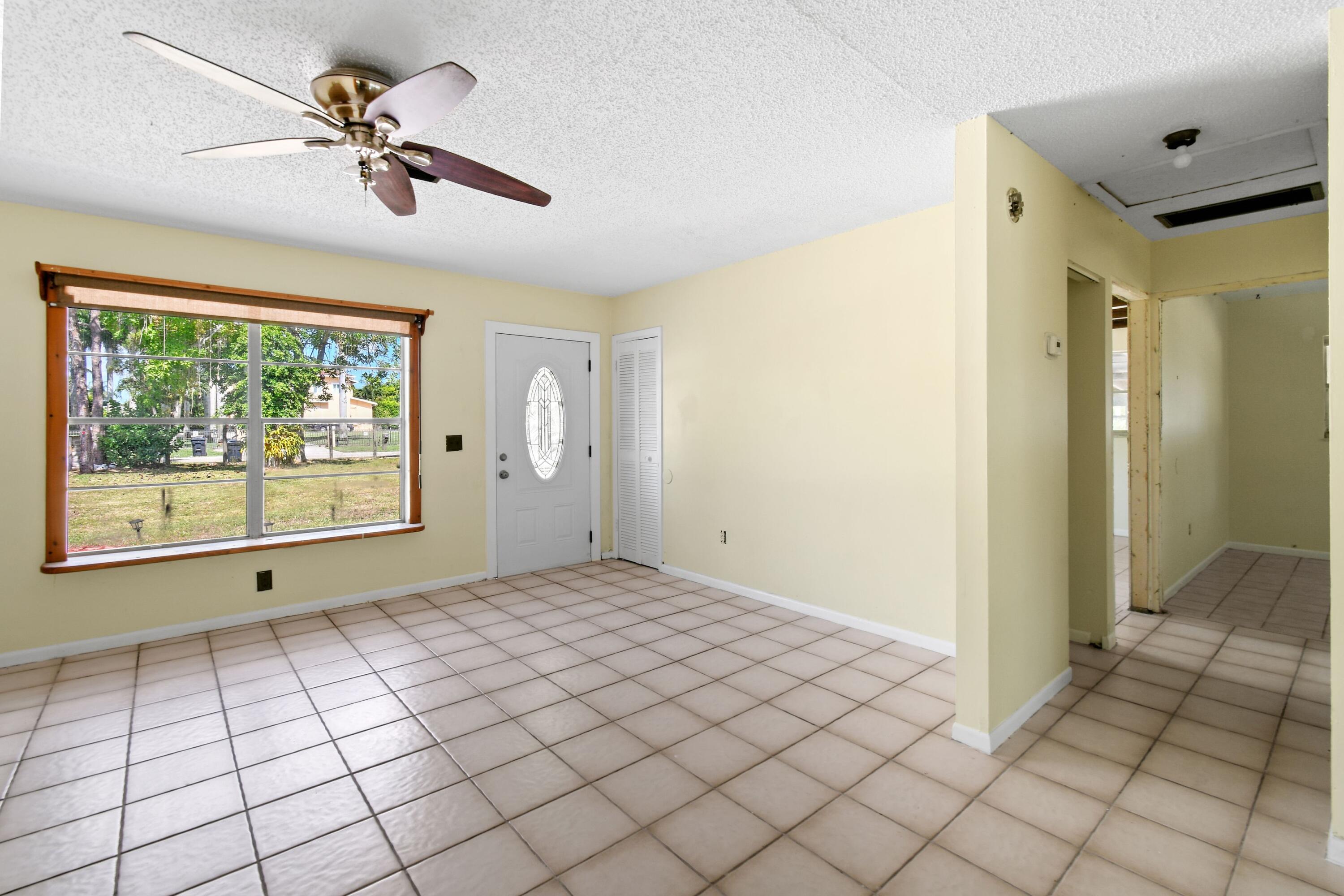 5204 3rd Road Lake Worth, FL 33467 - Photo 5 of 21 52043rdRdFront Entry