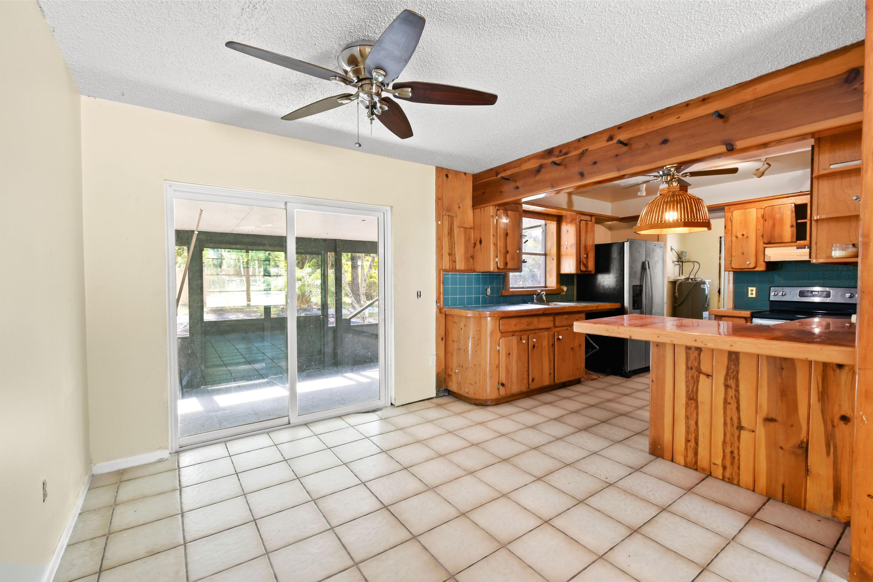 5204 3rd Road Lake Worth, FL 33467 - Photo 7 of 21 52043rdRd Dining and Kitchen