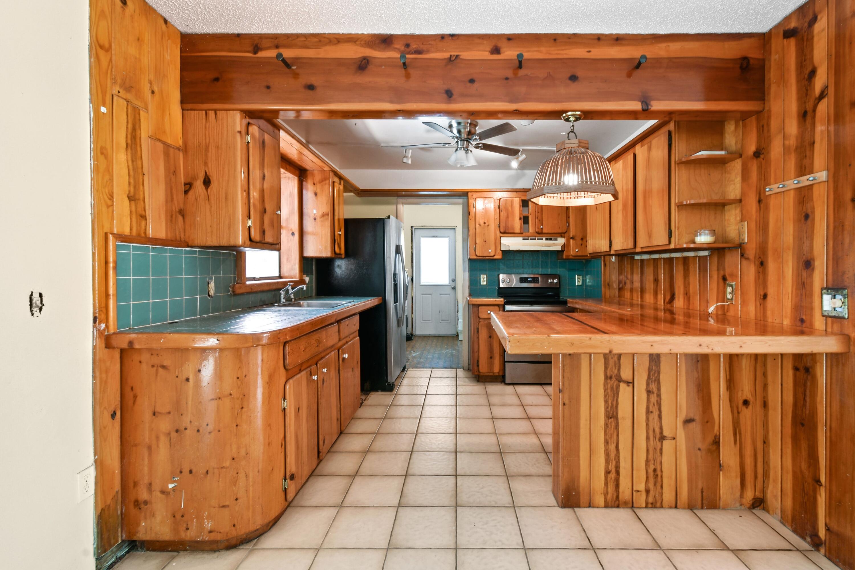 5204 3rd Road Lake Worth, FL 33467 - Photo 8 of 21 52043rdRd Kitchen