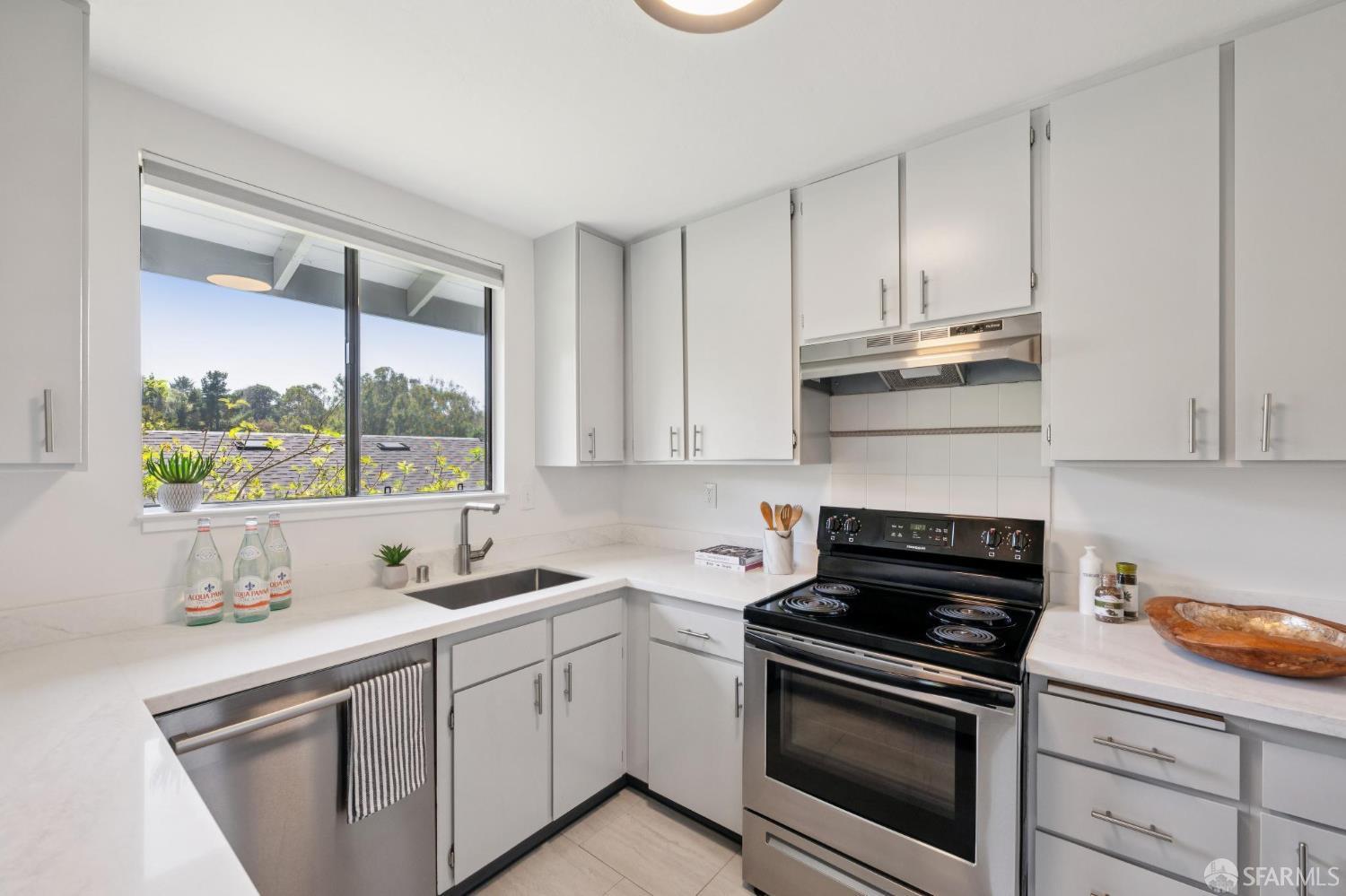115 Bayview Road Pacifica, CA 94044 - Photo 16 of 67 Gallery Image 16