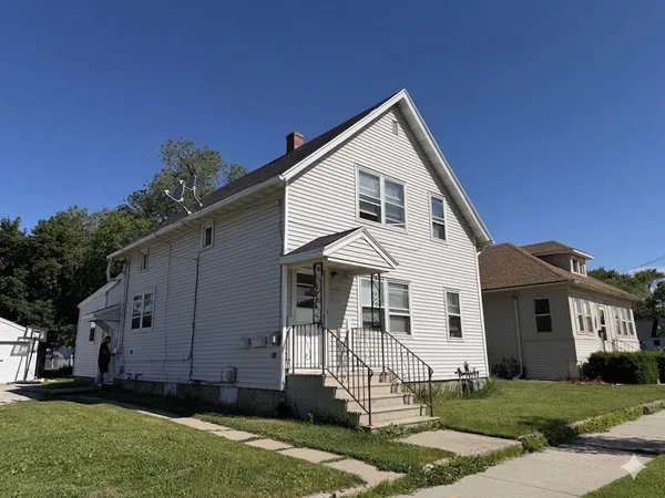 $250,000 | 1017 North Webster Avenue, Green Bay, WI 54302