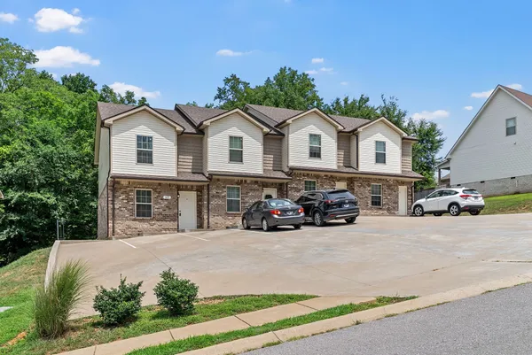 $1,275 | 431 Glenstone Springs Drive, Unit D, Clarksville, TN 37043