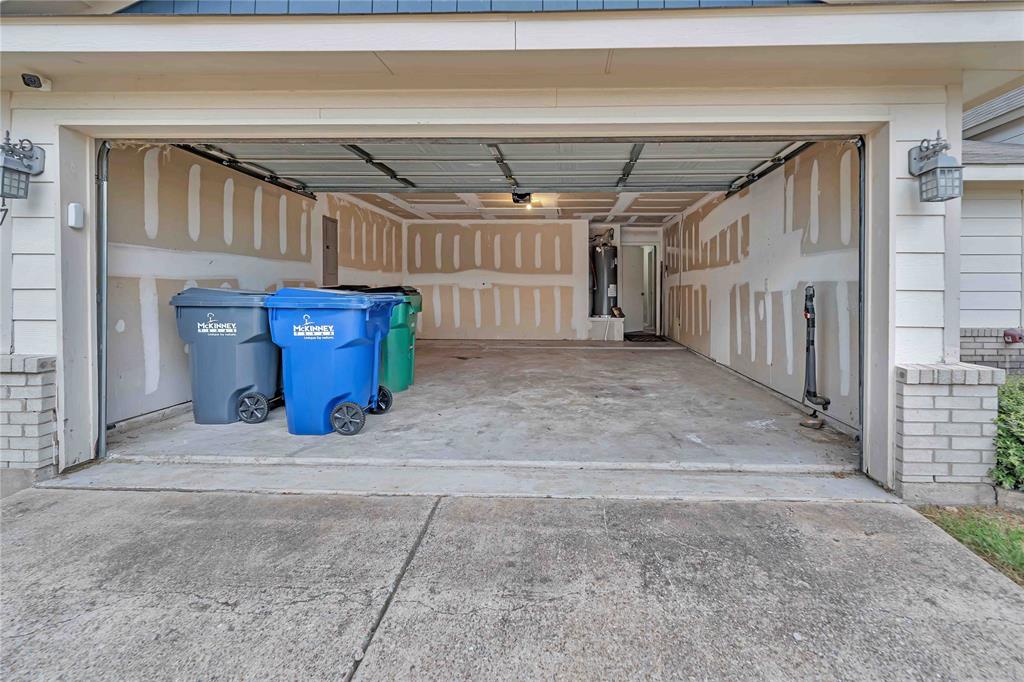 9517 George Washington Drive McKinney, TX 75072 - Photo 28 of 31 a view of a garage