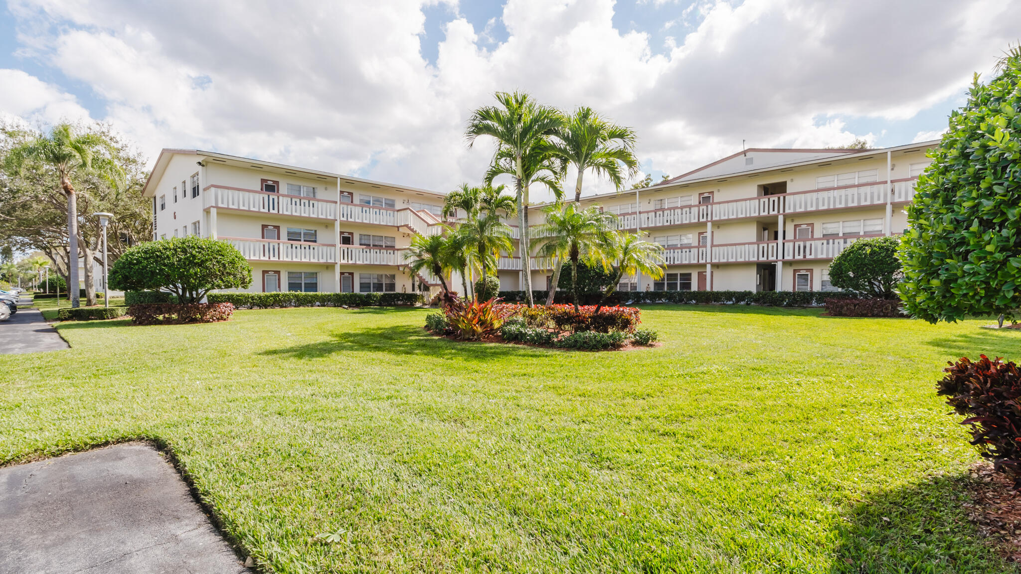 272 Preston Way Boca Raton, FL 33434 - Photo 12 of 14 DSC05164-HDR