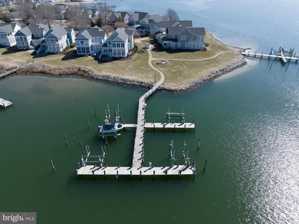 $1,125,000 | 62 Westbay Drive, Kilmarnock, VA 22482