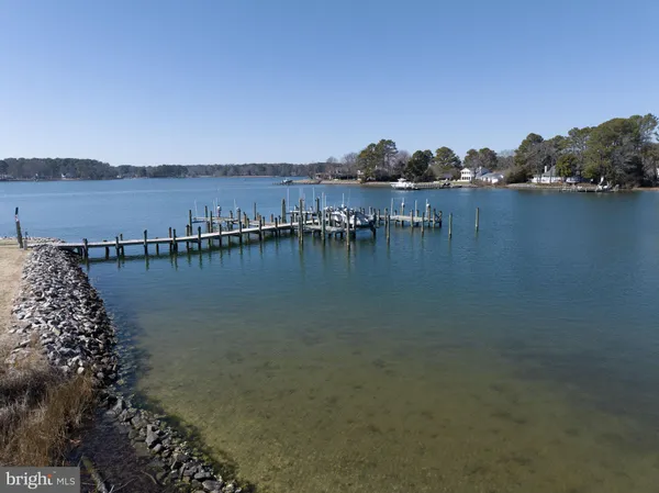 $1,125,000 | 62 Westbay Drive, Kilmarnock, VA 22482