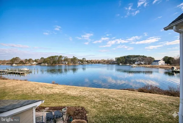 $1,125,000 | 62 Westbay Drive, Kilmarnock, VA 22482