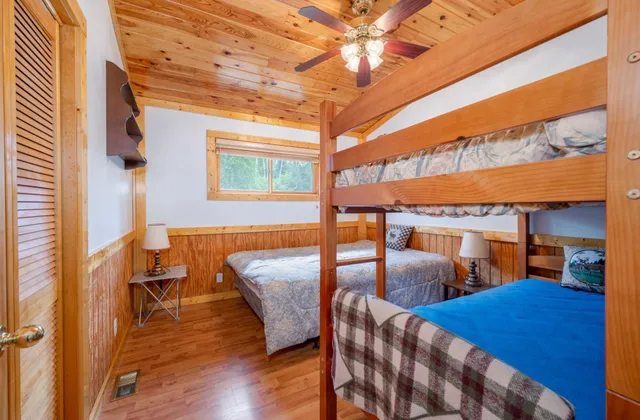 $599,000 | 32118 East Gunn Lake Trail, Marcell, MN 56657